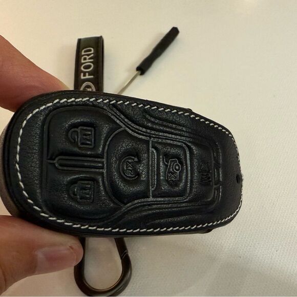 Ford Key Fob Keychain and Fob Case Cover in Black Leather NWT - Picture 3 of 8